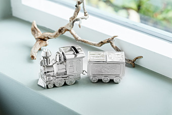 Maternity gifts with lasting value 