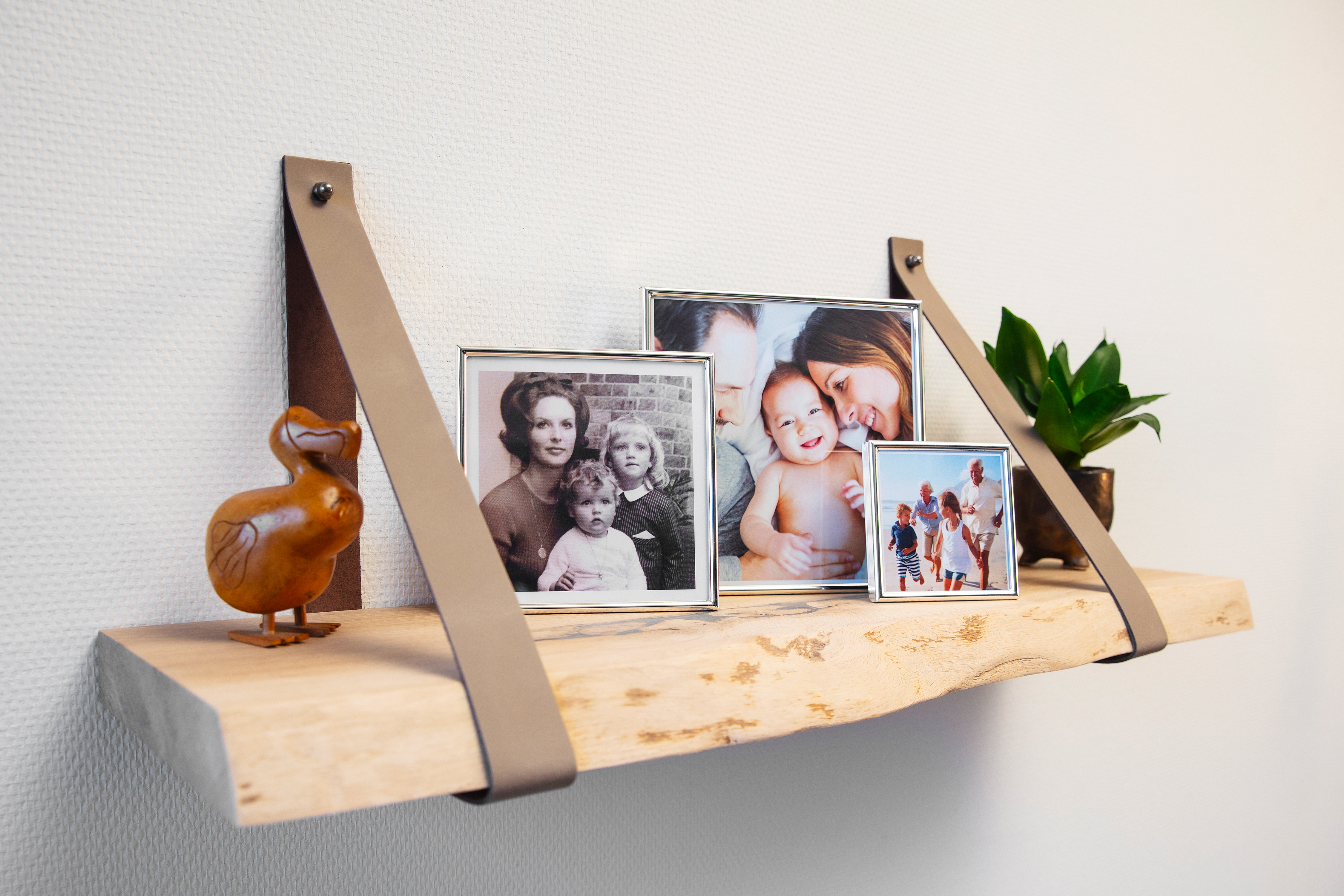5 nursery decorating ideas with photo frames! 